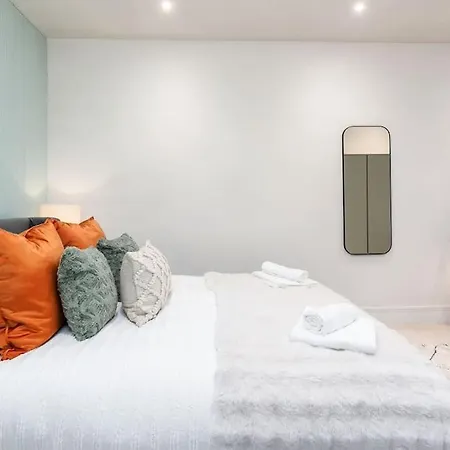 Charming Granby Flat * ハロゲート