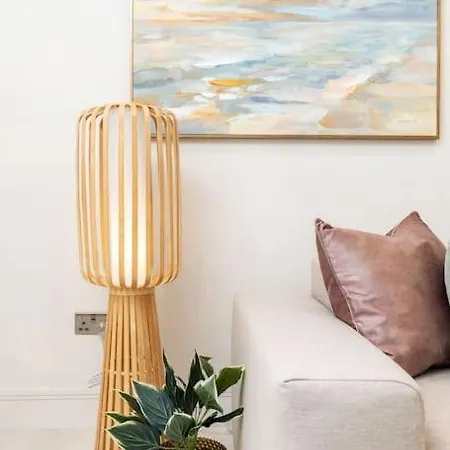 公寓 Charming Granby Flat