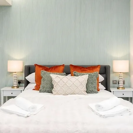 Charming Granby Flat شقة