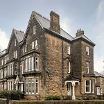 Charming Granby Flat 아파트
