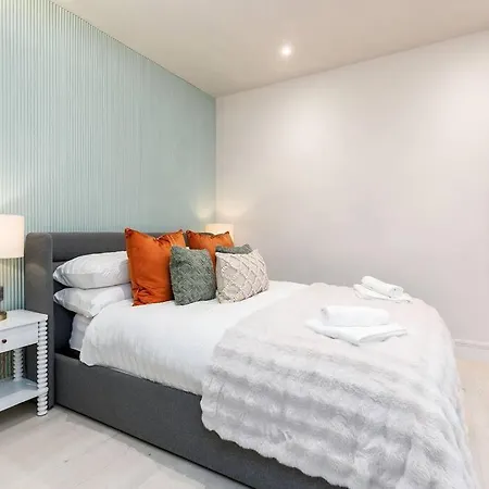아파트 Charming Granby Flat *